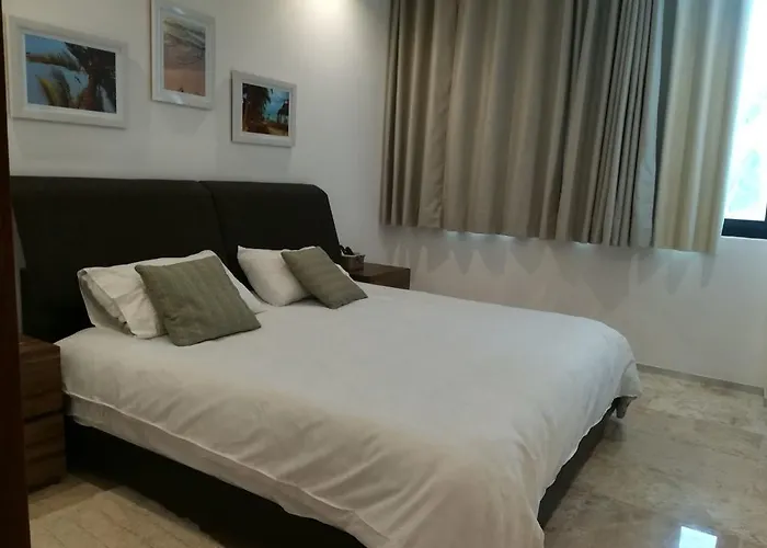 Menesse On The 50m From The Caribbean Ocean By Hola And Land Hotel *