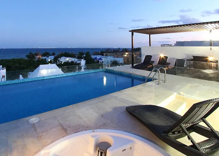 Menesse On The 50m From The Caribbean Ocean By Hola And Land * Playa del Carmen