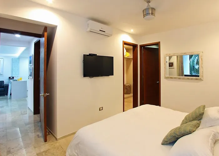 Hotel Menesse On The 50m From The Caribbean Ocean By Hola And Land Playa del Carmen