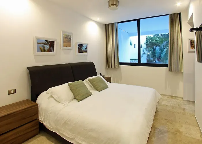Menesse On The 50m From The Caribbean Ocean By Hola And Land Hotel *